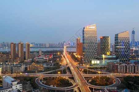 城市车水马龙的夜景道路图片