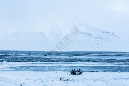 北极鸥北极壮观的冰原雪山背景