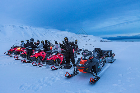 北极户外雪地摩托探险高清图片