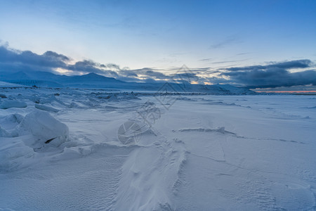 冬季壮观的北极雪山风光高清图片