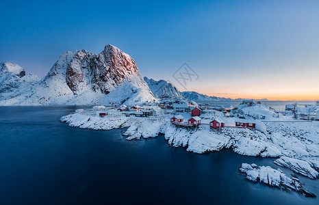 弗朗挪威北极圈雪山脚下美丽的渔村背景