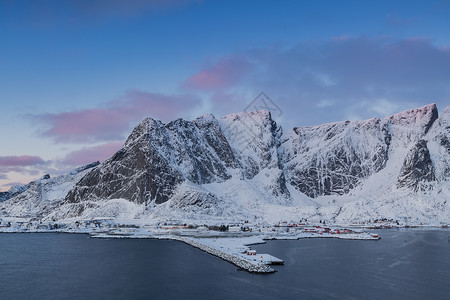 北欧挪威雪山风光背景图片