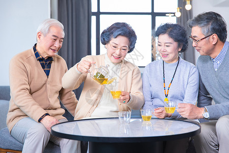中老年聚会喝茶倒茶背景图片