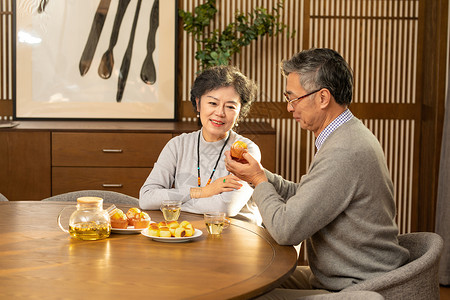 中老年茶室饮茶背景