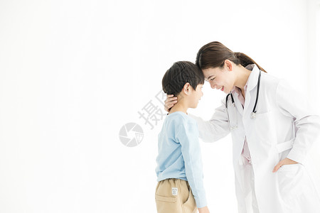医生和儿童图片