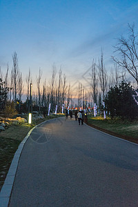 西安昆明池遗址道路夜景高清图片