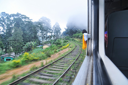 斯里兰卡高山茶园火车图片