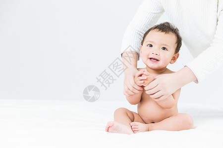 婴儿坐立引导背景图片