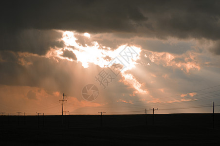 新疆天山草原日落耶稣光自然环境图片