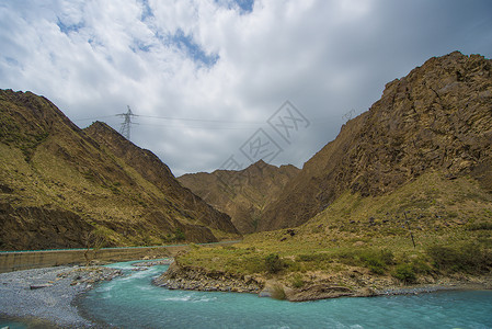 新疆天山自然河谷水资源图片