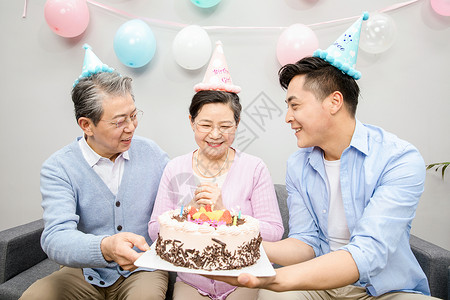 寿宴蛋糕为父母欢乐庆生背景