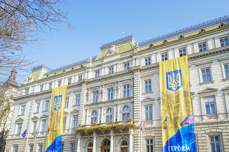 乌克兰利沃夫古典建筑背景图片