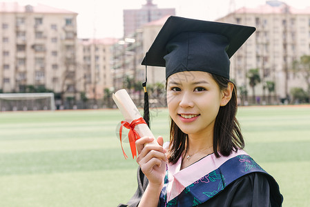 毕业季穿学士服的女孩毕业证高清图片素材