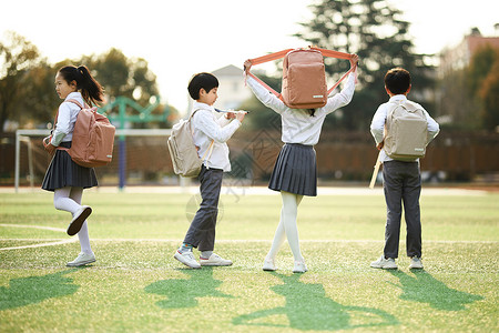 小学生操场活动背景图片