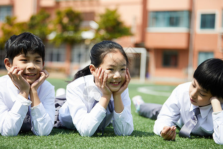 小学生操场活动背景图片