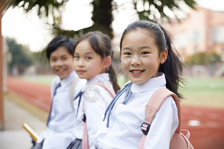 小学生操场活动背景图片