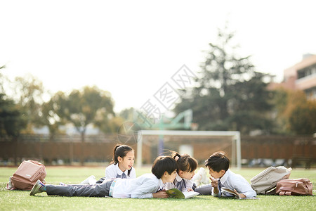 小学生操场活动学习高清图片素材