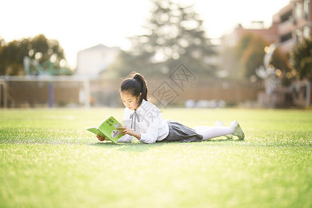 小学生操场活动背景图片