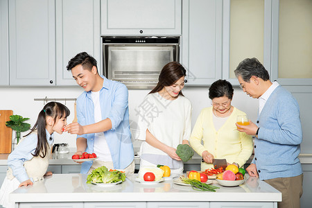 奶奶厨房全家人一起做饭背景