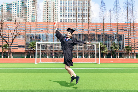 应届毕业生操场跳跃图片素材