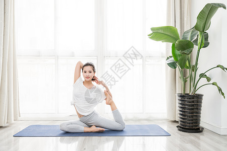 女性瑜伽瘦身背景图片
