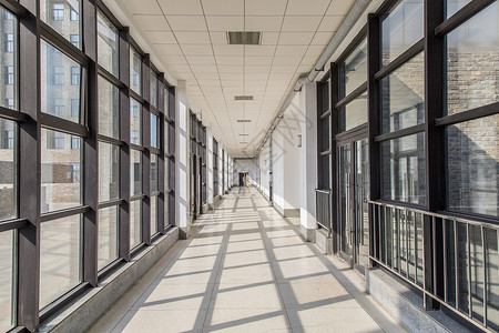 大学教学楼穿梭走廊图片