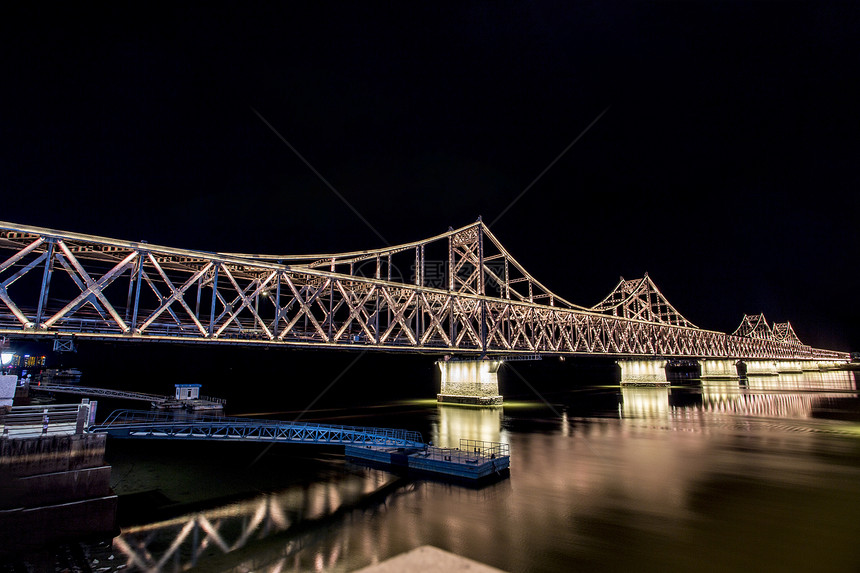 丹东鸭绿江大桥夜景图片