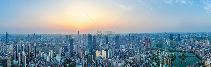 繁华城市建筑群夕阳落日全景长图图片