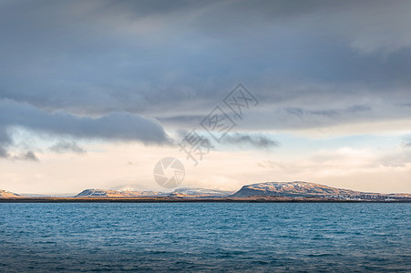 冰岛北冰洋雪山大海海岛背景图片