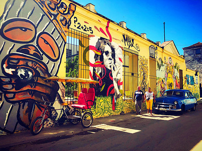 涂鸦街景古巴特立尼达小镇背景