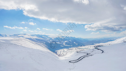 新疆巴州新疆雪山背景