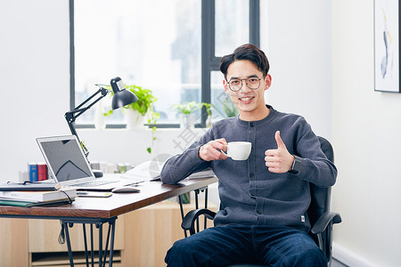 咖啡男素材男设计师点赞背景