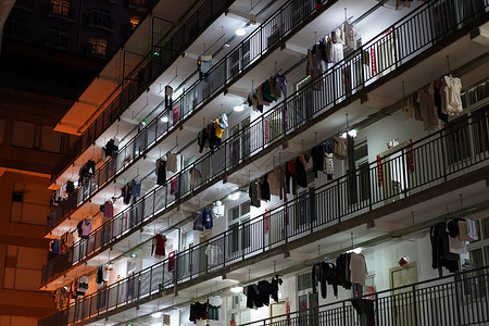 夜晚的学生宿舍楼高清图片
