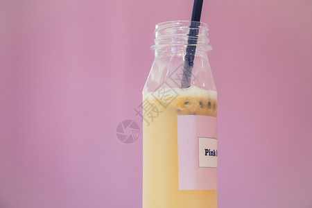 夏日粉色百香果乳酸菌饮料图片