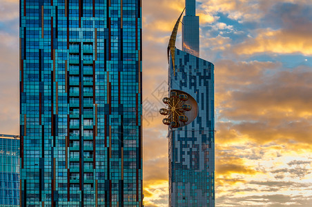 日落下的摩天大楼建筑特写高清图片素材