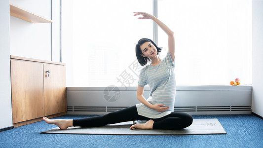 孕妇做运动元素职场妈妈办公室瑜伽背景