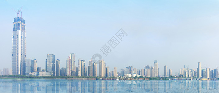 武汉长江边的城市建筑背景图片