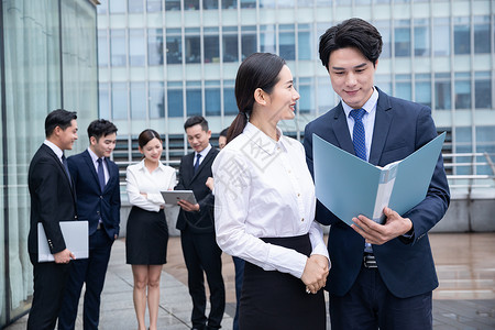 商务男女办公图片