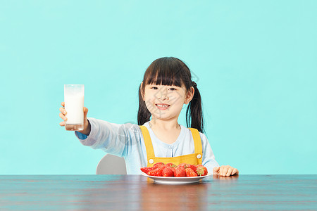快乐的小姑娘小女孩喝牛奶背景
