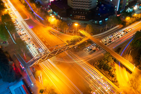繁华城市夜景交通堵车的街头图片
