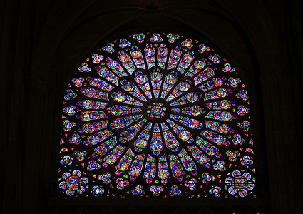 巴黎圣母院玫瑰窗高清图片