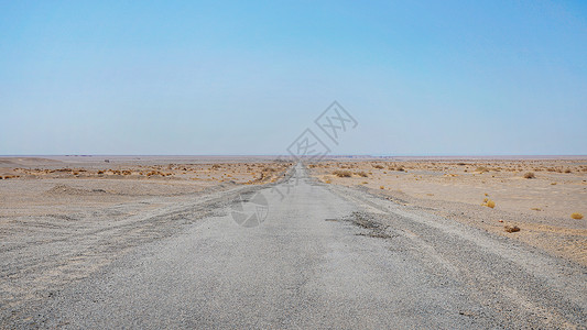 新疆沙漠公路背景图片