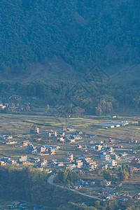尼泊尔日出尼泊尔博卡拉费瓦湖旁的小镇背景