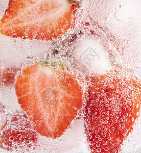 草莓气泡水背景图片