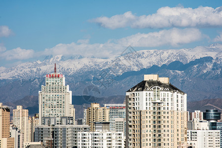 新疆城市风光建筑雪山云彩楼房高清图片素材