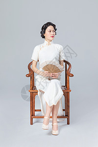 旗袍女性椅子折扇图片
