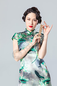 旗袍女性折扇背景图片