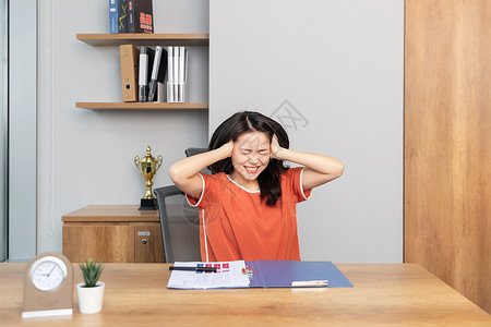 女性职场压力图片