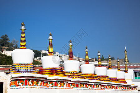 考神青海塔尔寺的如来八塔背景