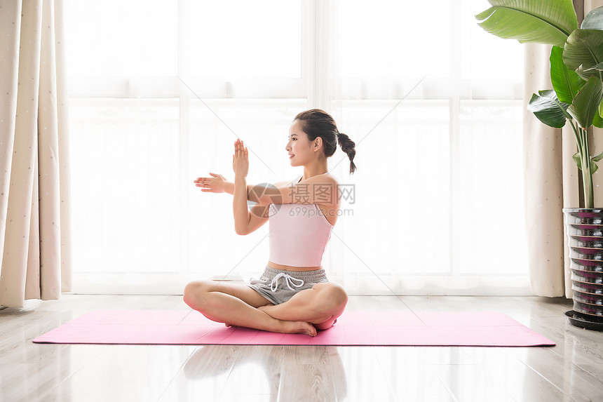 女性瑜伽瘦身图片